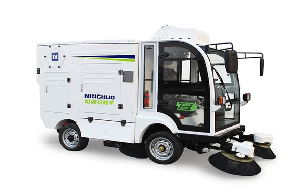和田市四轮扫路车MN-S1800配备240L标准垃圾桶